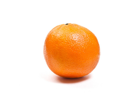 成熟的橙子上白色隔离