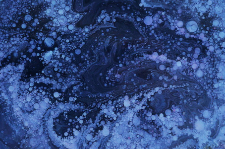 抽象大理石深蓝色色漆背景。带大理石花纹的丙烯酸和油质地