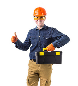 头盔中的修理工 建设者 肖像和在白色背景下手里的工具箱