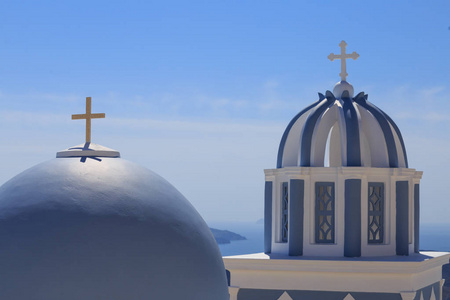 在希腊的古典教堂穹顶的圣托里尼岛
