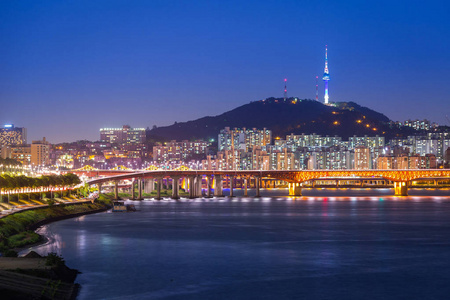 首尔城市和桥梁, 韩国美丽的夜晚与首尔塔