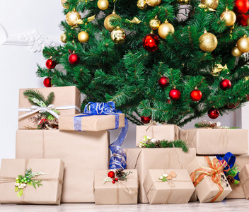 圣诞假期棵枞树和礼物