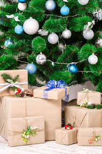 圣诞假期棵枞树和礼物