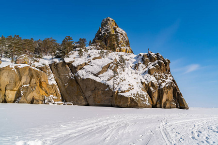 在冰封的贝加尔湖雪山