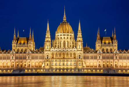 匈牙利国会大厦匈牙利首都布达佩斯的多瑙河岸的夜景