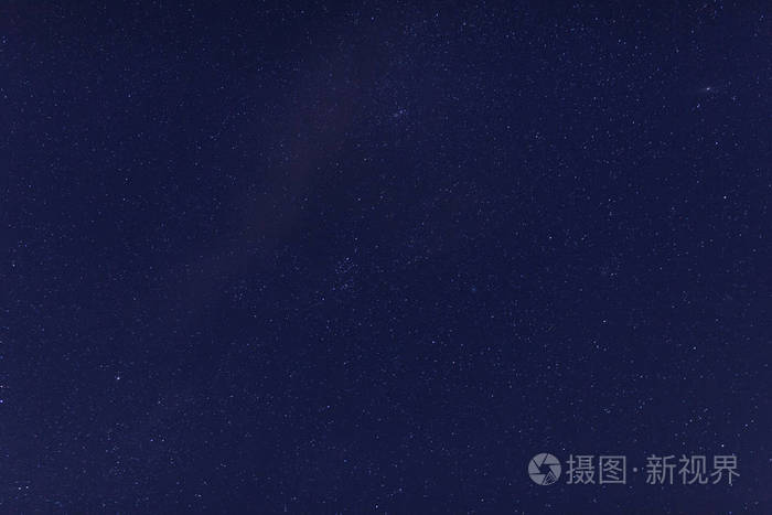 白夜空中的星星