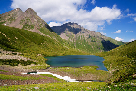 西方高加索山区的高山湖泊