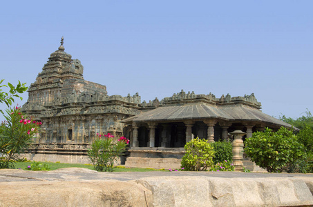 耆那古庙, 又称梵天 Jinalaya, 被称为 Lokkigundi 在中世纪时代, 该镇是相当重要的, 在 11第十二世纪