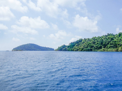 泰国的蓝海与海岛和天空