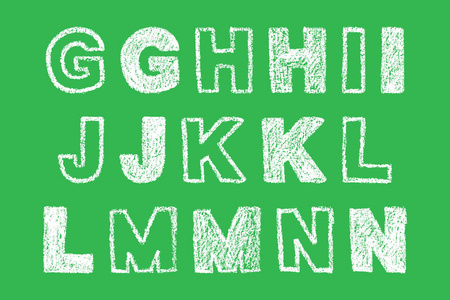 手写白色粗体粉笔字母 g, h, i, j, k, l, m, n 在绿色背景, 手绘粉笔字体, 回到学校概念, 股票矢量插图照片