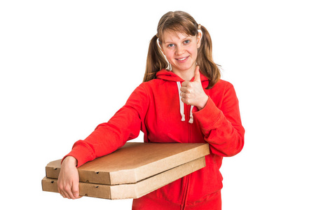 微笑穿红色制服送披萨盒子里的女人