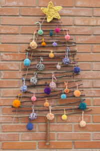 圣诞装饰工艺品树砖壁绒球图片
