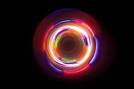 音乐概念。Freezelight 发光的乙烯基在黑暗背景或转盘演奏乙烯基与发光的抽象线概念在黑暗的背景。俱乐部海报设计
