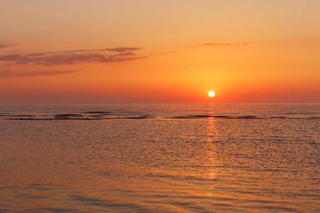 波罗的海早早晨日出在海