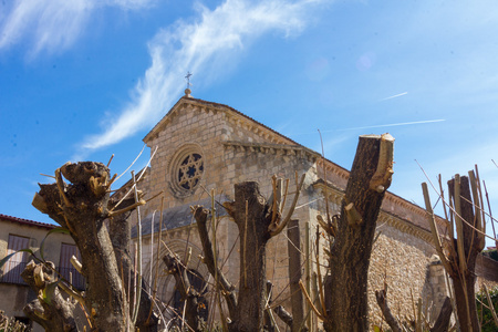 在 Brihuega，西班牙美丽乡村教堂