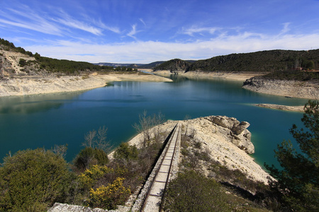 Rails 的加载与卸载布恩迪亚水库，昆卡，西班牙