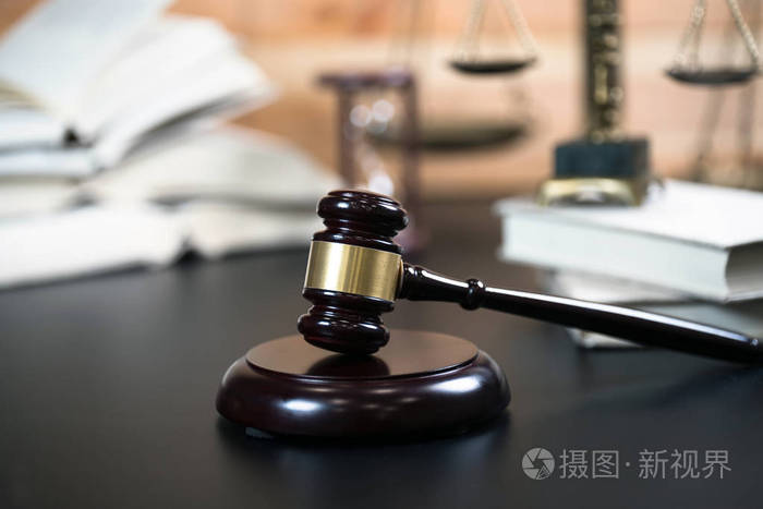 法官的槌在法庭图书馆.法律概念照片-正版商用图片0ofqvq-摄图新视界