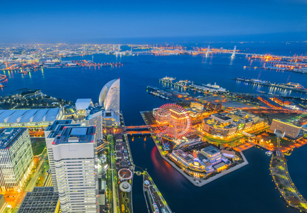 在横滨港区未来街区 waterfro 的横滨城市景观空中夜景