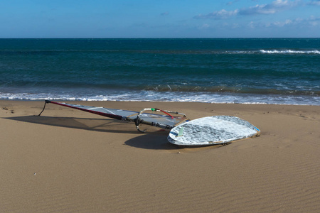 风帆冲浪板在海边