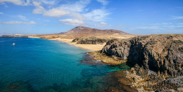 美丽的风景, 著名的帕帕加约海滩在兰萨罗特岛, 金丝雀, 西班牙。旅游目的地。自然背景
