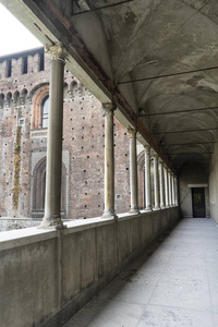 米兰, 伦巴第, 意大利 中世纪城堡的柱廊被称为卡斯特罗斯福尔扎
