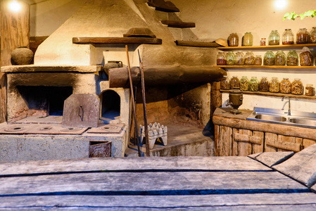 butuceni 村传统乡村住宅壁炉