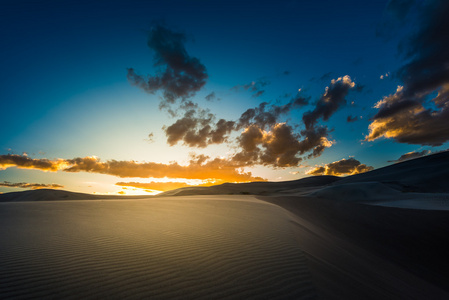 美丽的沙漠日落