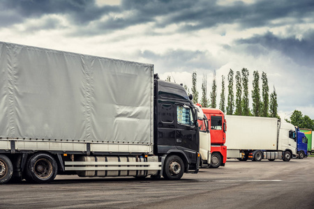 物流和运输概念, 货物运送用集装箱卡车