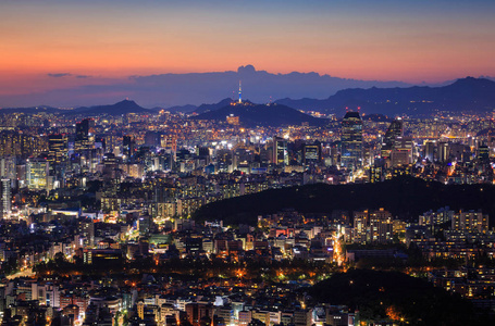 在暮色里，韩国首尔市