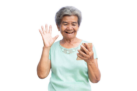 老妇人使用智能手机隔离的白色背景