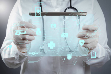 一般医疗服务 Gms 和一般从业人员 全球定位系统或家庭医生 图. 智能医生在现代医院中的虚拟屏幕处理