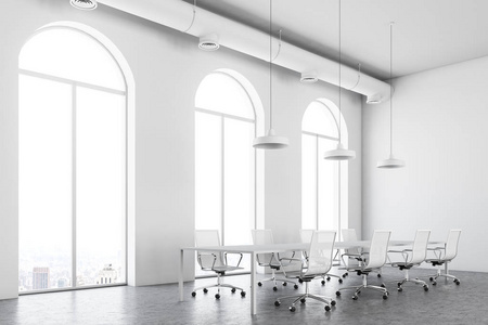 白色墙壁会议室角落用混凝土地板, 一张长的白色桌与白色椅子站立在它附近和拱形窗口。3d 渲染模拟
