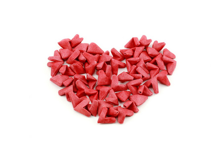 折叠的红纸的心代表爱