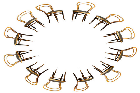 孤立在白色的椭圆形古董曲木框架椅子