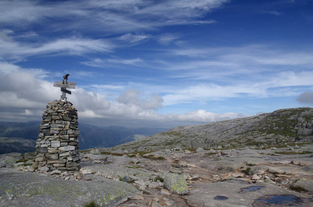 足迹标记上面的 Lysebotn 峡湾的踪迹, Kjerag 博尔德