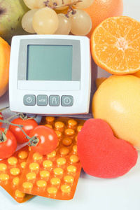 老式照片 血压监视器 水果与蔬菜和医疗丸，健康的生活方式