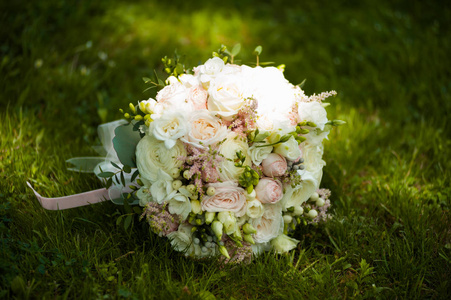 新娘的美丽婚礼花束图片