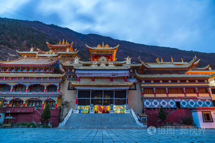 暮光之城在康定藏族寺院