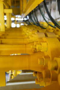 在石油和天然气平台上生产 石油和天然气的过程和控制的自动化系统，操作员控制产品在石油和天然气工业管道