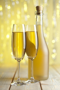新年快乐两杯香槟酒