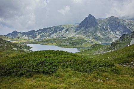 令人惊叹的双湖，七个里拉湖泊全景