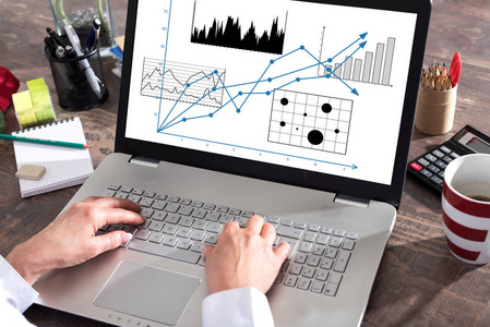 业务分析概念在笔记本电脑的屏幕上