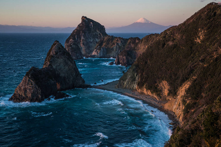 Sengamon 岩石富士山与日本海冬季