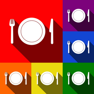 叉 板和刀。矢量。一套与平面阴影在红色 橙色 黄色 绿色 蓝色和紫色背景图标