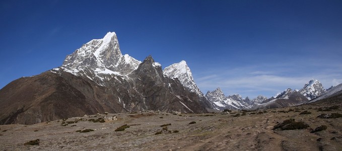 Cholatse 和其他高的山在尼泊尔