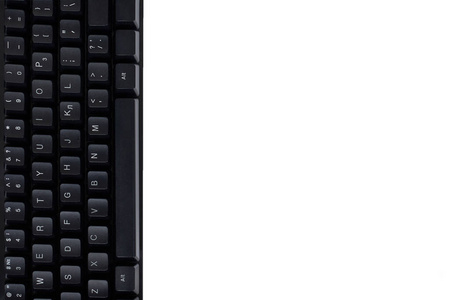 黑色机械电脑键盘。在白色背景下被隔离。复制空间