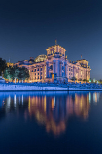 柏林政府区与德国国会大厦和狂欢河在暮光之城