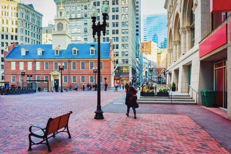 老州议院和财政区, 市中心波士顿, 马萨诸塞, 美国。背景的人
