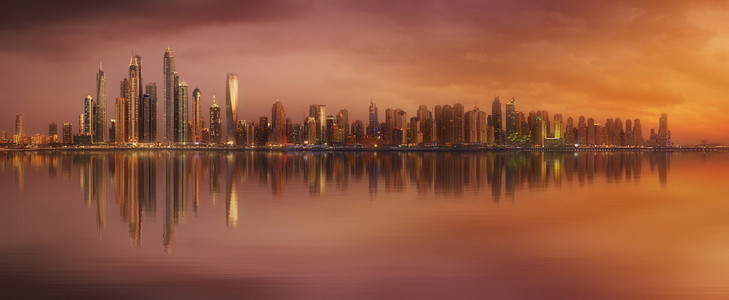 迪拜码头的美丽全景。阿拉伯联合酋长国