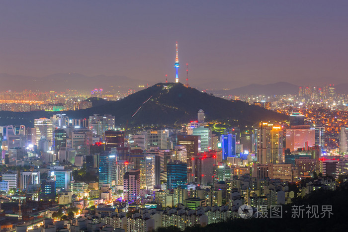 到了晚上,韩国城市天际线的首尔